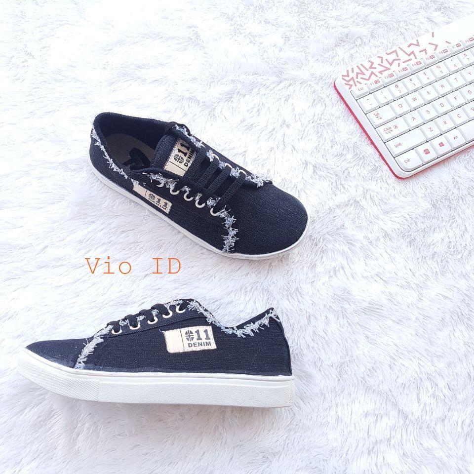 Sneakers Terkini - Sepatu Kets Wanita Jeans Keren