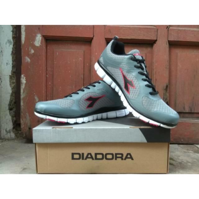 Diadora Devide