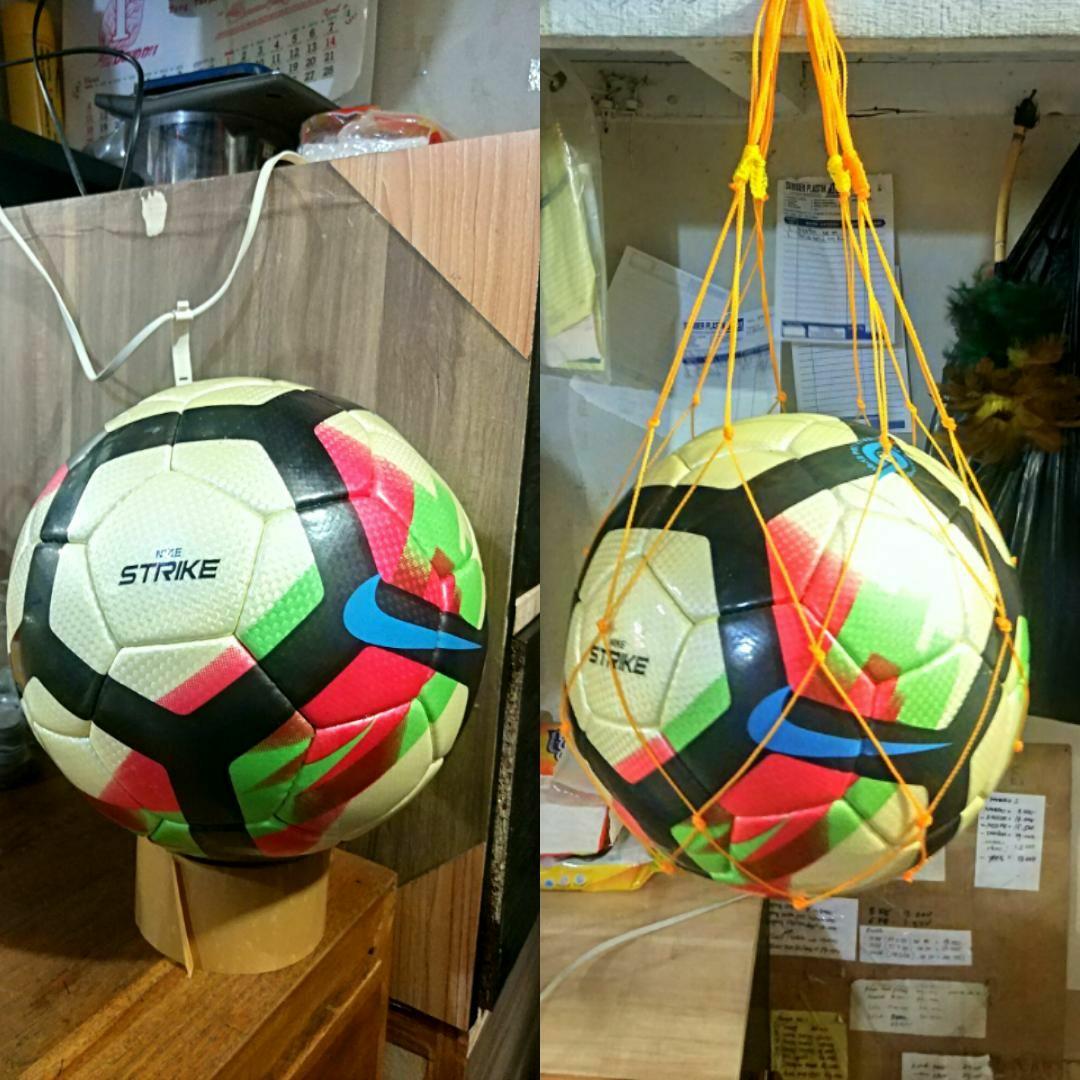 Bola kaki Nike strike size 5