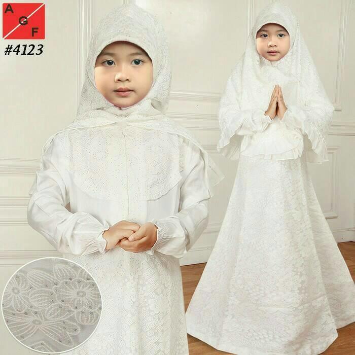 Busana Muslim Gamis Putih untuk Anak Kecil Perempuan dan Remaja.