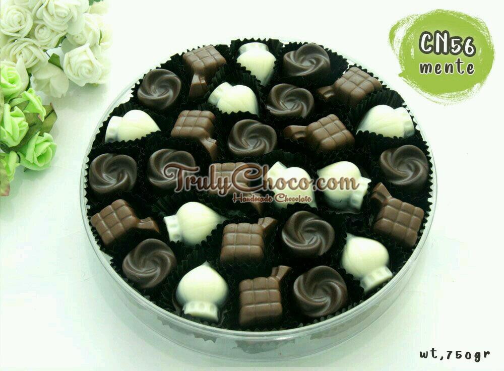 TrulyChoco Coklat Praline Lebaran Isi Kacang Mede - 56 pcs