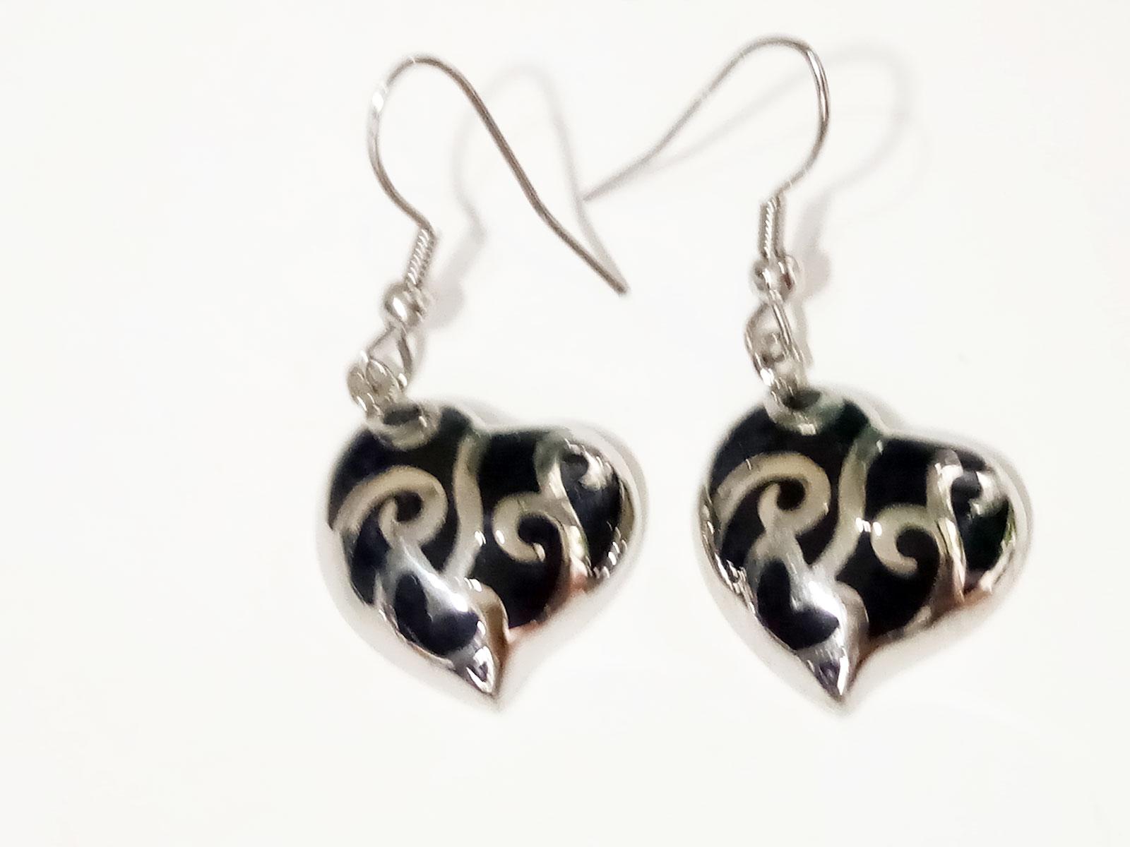 VeE Anting Wanita Titanium batu Giok Hitam Love - Terapi Kesehatan