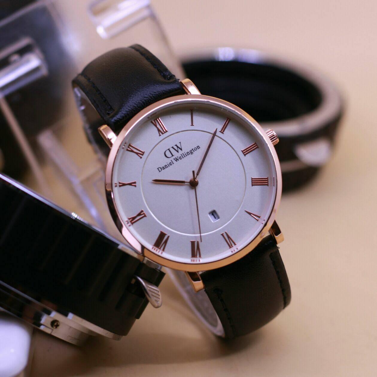 jam tangan pria Daniel Wellington tali kulit tanggal aktif angka romawi DW-8141