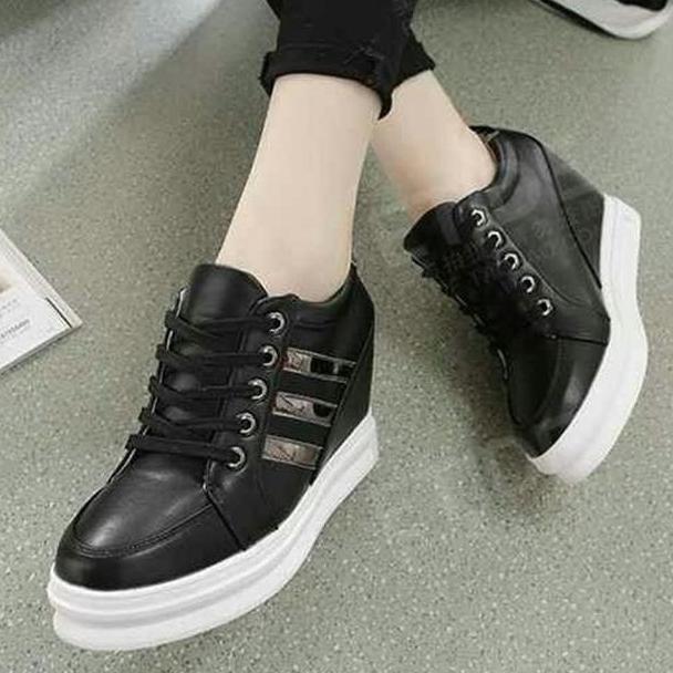 Sepatu Wanita Boots Adidas - Hitam