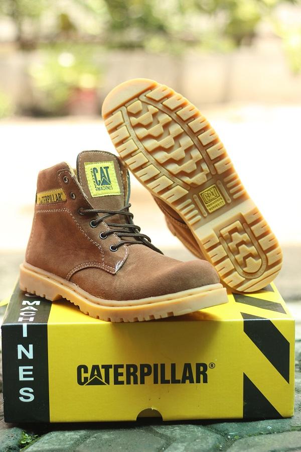 Promo Sepatu Pria Caterpillar Middle Suede Tan Boots Safety Kerja Proyek Diskon