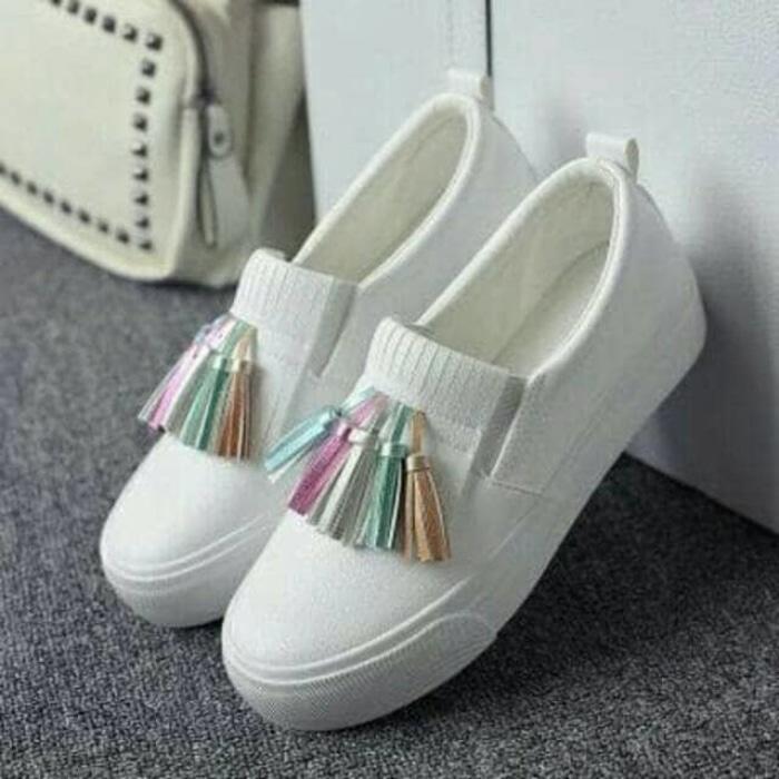 SLIPON RUMBAY PUTIH / sandal flat shoes / flat shoes murah / sepatu boots / high heels impor / sepatu sneakers / sandal keren / sandal flat / sepatu wanita / sandal wanita / sepatu sandal / sepatu