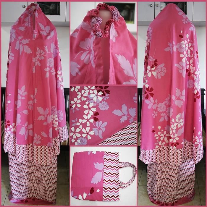 MUKENA KATUN ASTERIK MOTIF KEMBANG PUTIH WARNA DASAR PINK - MUQEENA