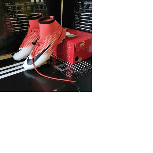 Sepatu Bola Nike Mercurial boots terlaris termanis terbaik harga murah