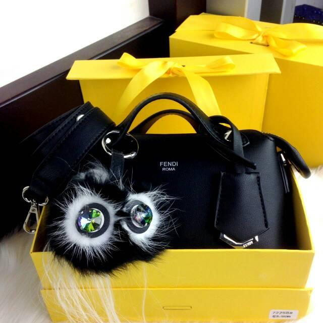 FENDI By The Way BB Bag/FENDI ROMA/FASHION WANITA/TAS WANITAWANITA Mo
