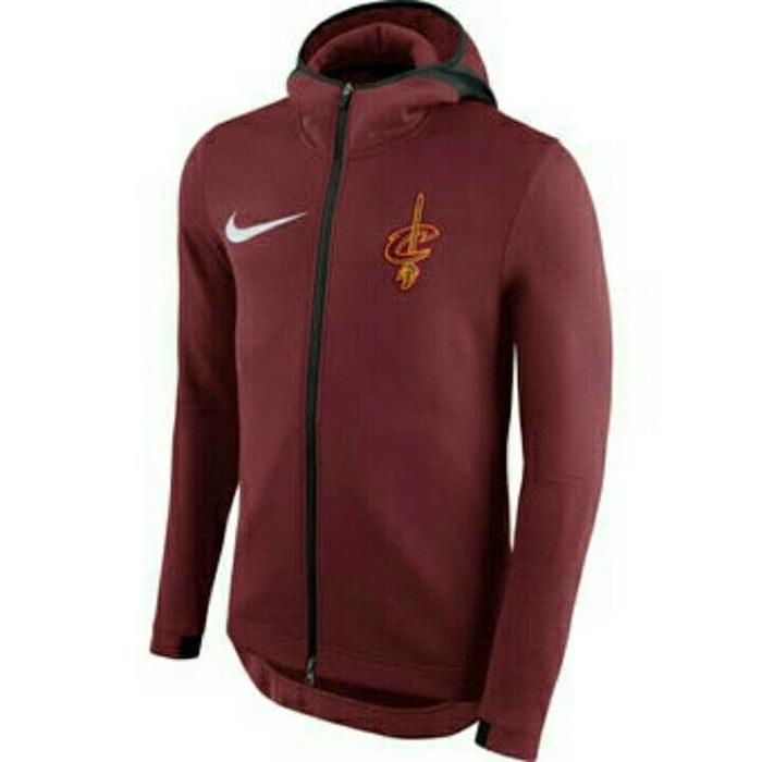 JAKET BASKET NBA NIKE CLEVELAND CAVALIERS 2017-2018 MAROON ORI