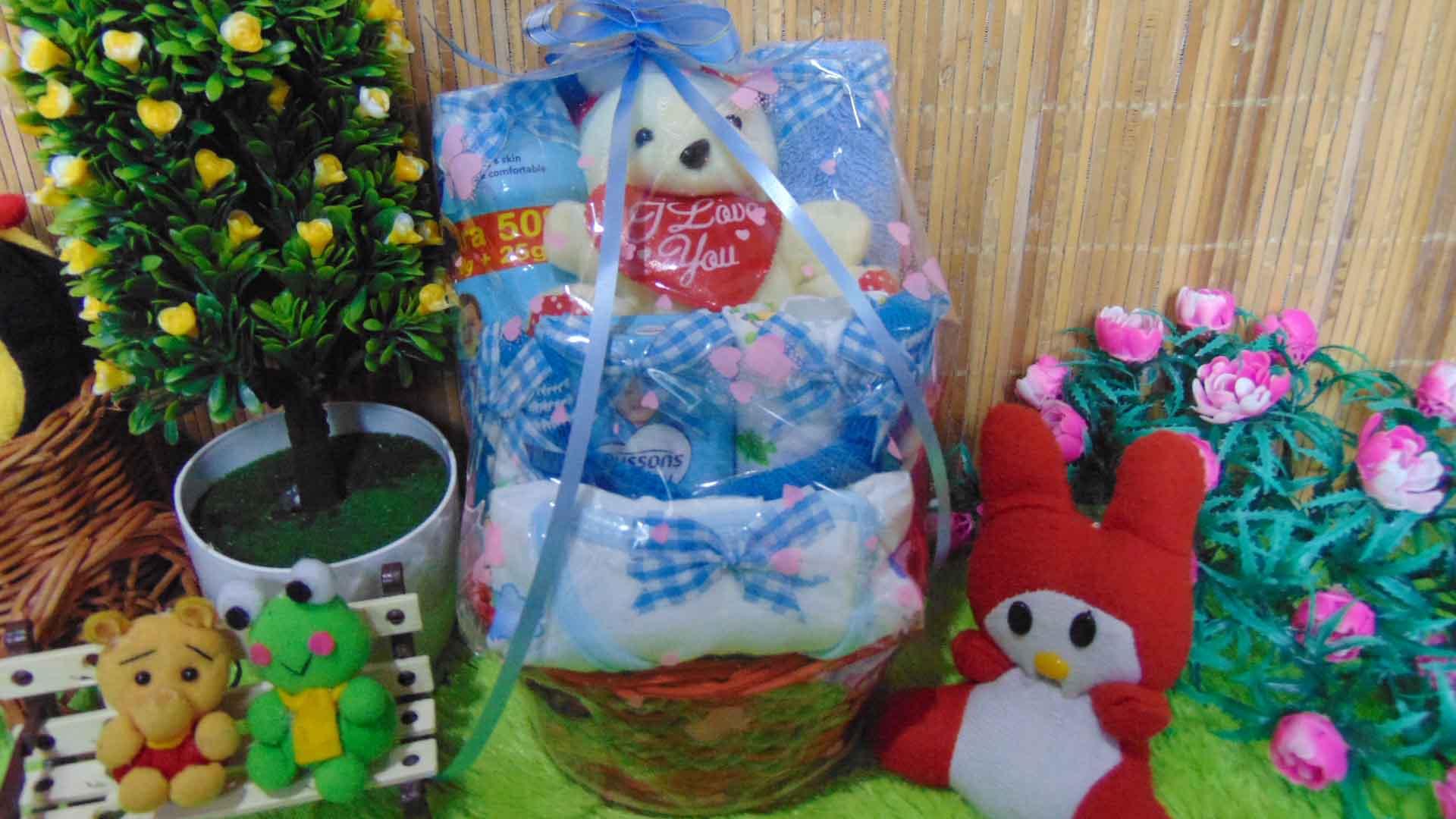 kembarshop - paket kado bayi baby gift – kado melahirkan-parcel kado bayi keranjang rotan cute biru komplit