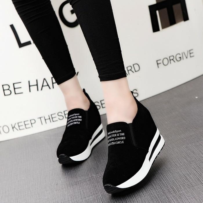 SEPATU KETS / SLIP ON R07 HITAM & MAROON / slip on / sepatu murah / sepatu boots / sandal flat / sepatu sneakers / sandal keren / high heels unik / sepatu wanita / sandal wanita / sepatu sandal / sepatu berkualitas