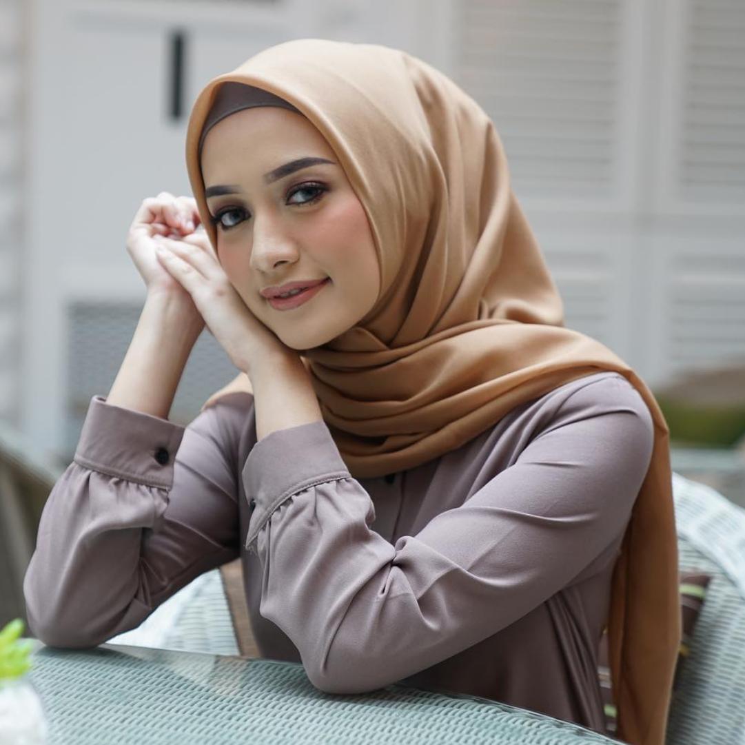 Jilbab Segi Empat Polos Voal