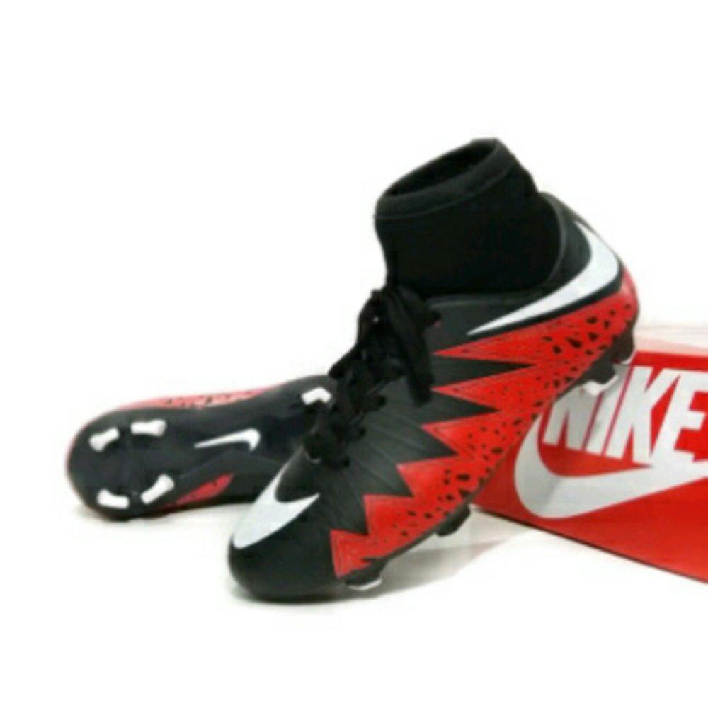Promo sepatu hypervenom sepak bola lapang rumput / competitor . . futsal. puma. . mizuno. Diskon