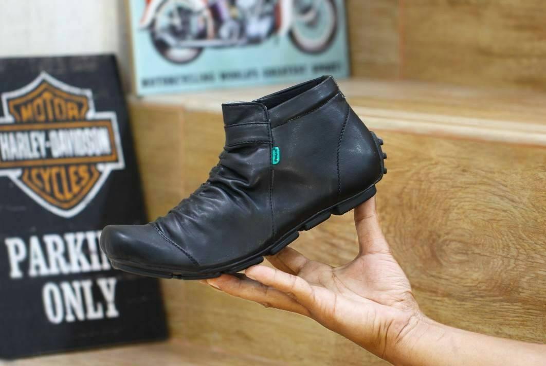 Promo Sepatu Casual Slip On Kickers Wringkle Zipper (Sepatu Olahraga, Sepatu Kerja, Sepatu Jalan, Sepatu Santai, Sepatu Sekolah, Sepatu Joging, Lapangan, Sepatu Kulit, Sneaker, Slip On, Slop, Adidas, Nike, Pria, Wanita, Anak) Diskon