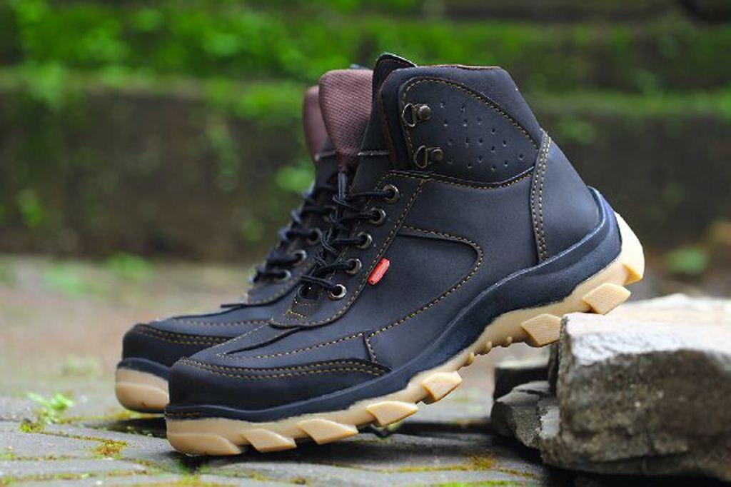 Sepatu Boots Kickers Safety Ujung Besi Casual Hiking Bikers Outdoor Kerja Proyek Lapangan Formal