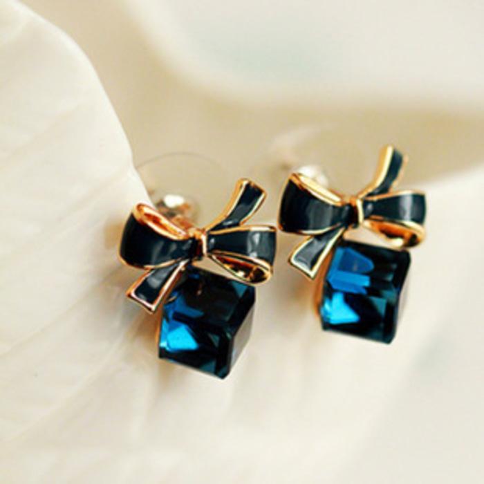 anting pita berlian kotak biru Korean bow Crystal cube earrings jan046