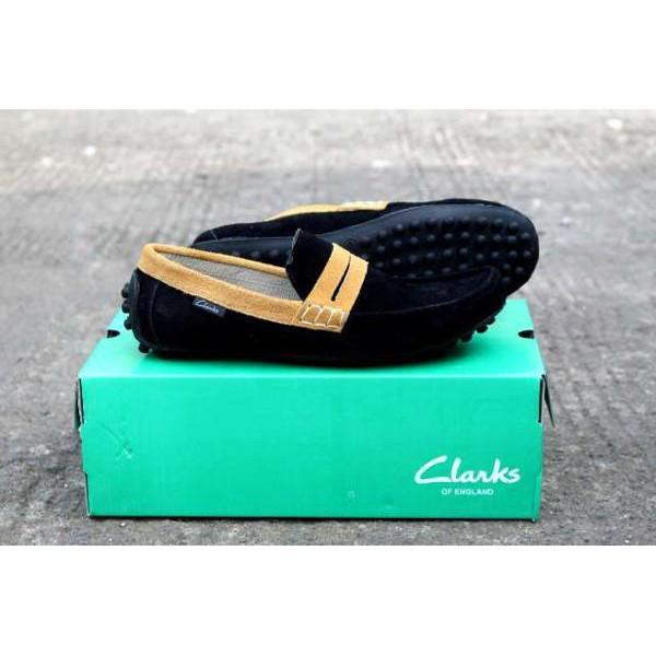 Sepatu Pria Clarks Eywa Kombinasi Mocassin Suede Hitam Tan