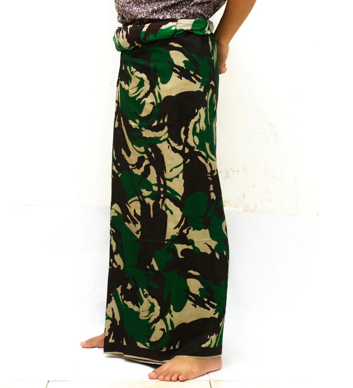SARUNG MOTIF LORENG BELANG TENTARA Wadimor Sarung Tenun Hitam Putih Bahan berkualitas dan dingin Fashionable dan Trendy Harga terjangkau Corak menarik dan masa kini PROMO Sarung Celana dewasa pria putih/hitam/abu/maroon/hijau/navy BEST SELLER