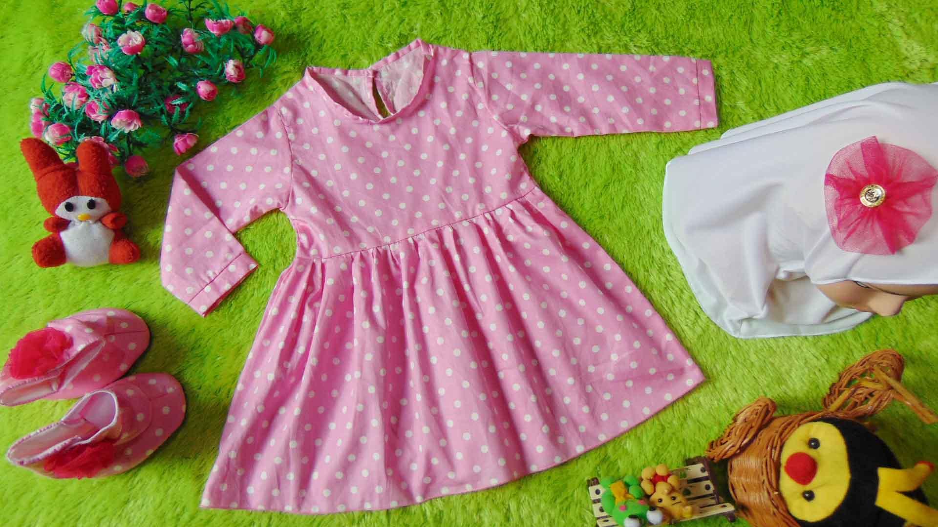 kembarshop - EKSKLUSIF Kado Bayi Paket Gamis Baju Muslim Anak Bayi Perempuan plus Jilbab dan Sepatu Boots Bayi Polka Pink Cantik 0-12 bulan