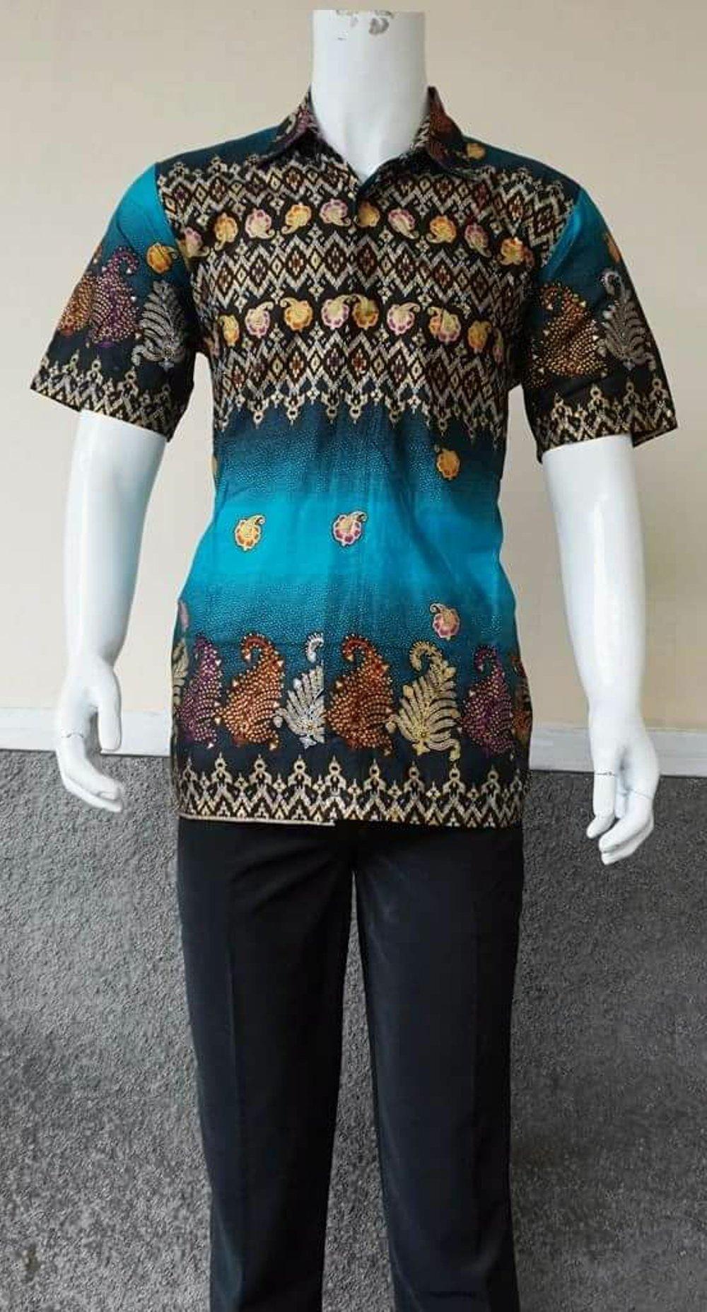 Hem batik lengan pendek modern di lapak Pusat Grosir Batik Jogja pusatgrosirbatikjogja