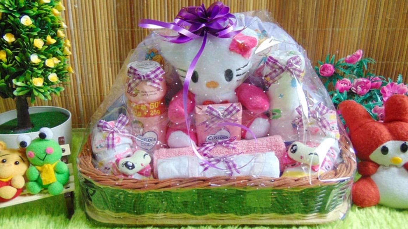 parcel kado bayi – bingkisan keranjang awan hello kitty pink istimewa komplit - termurah