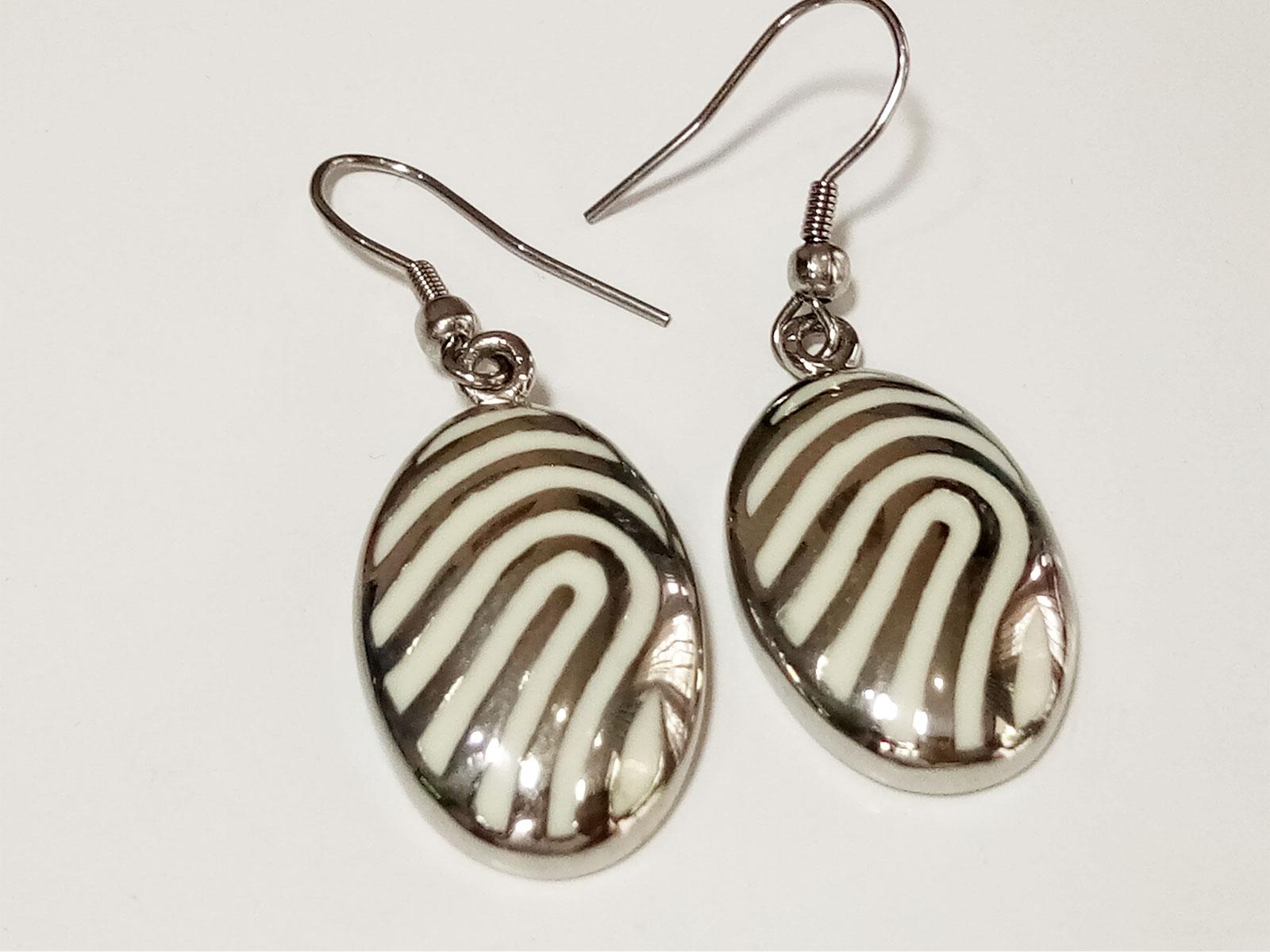 VeE Anting Wanita Titanium Batu Giok Putih Oval - Terapi Kesehatan