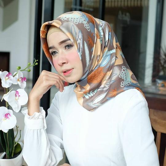 Hijab Segiempat Premium Motif Bunga