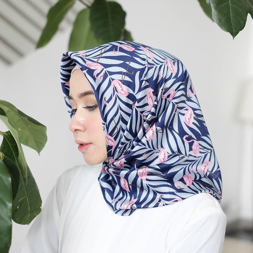 Hijab - Velvet Silk - Hawaian Flamingo / Jilbab - Kerudung Segi Empat