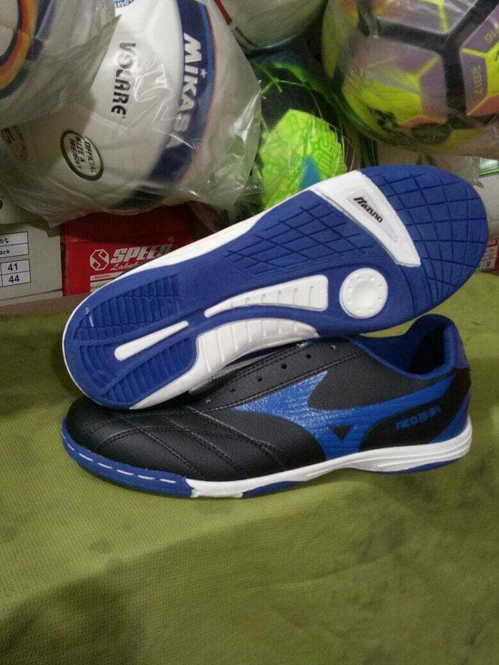sepatu mizuno futsal hitam