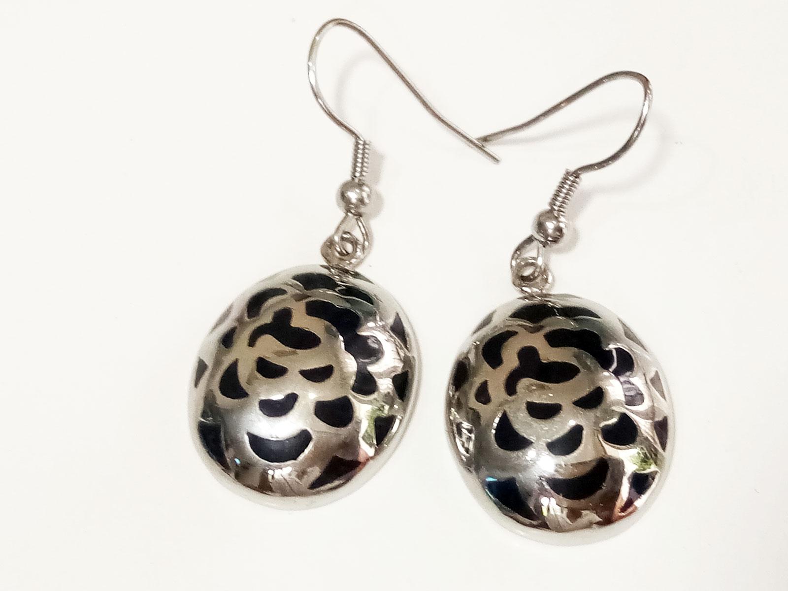 VeE Anting Wanita Titanium batu Giok Hitam Oval M4 - Terapi Kesehatan