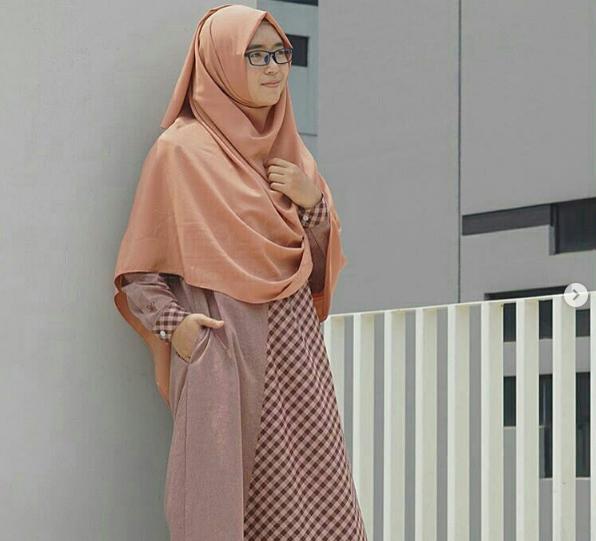 Hijab Syar'i Alila - Gamis Kimmi Choco