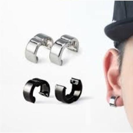 Sepasang Anting Pria Trendi Titanium Premium. 1000%anti karat BLACK AND SILVER