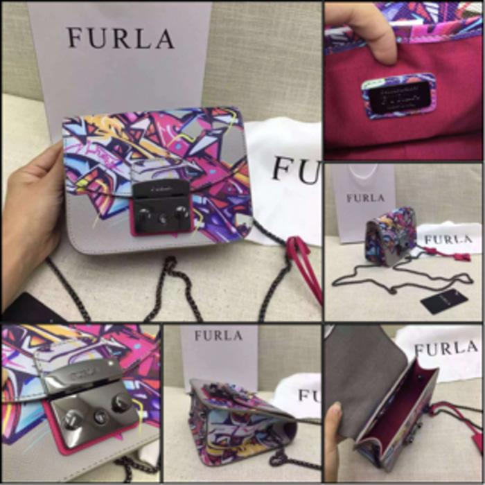 Tas wanita Furla motif Graffiti Metropolis Import