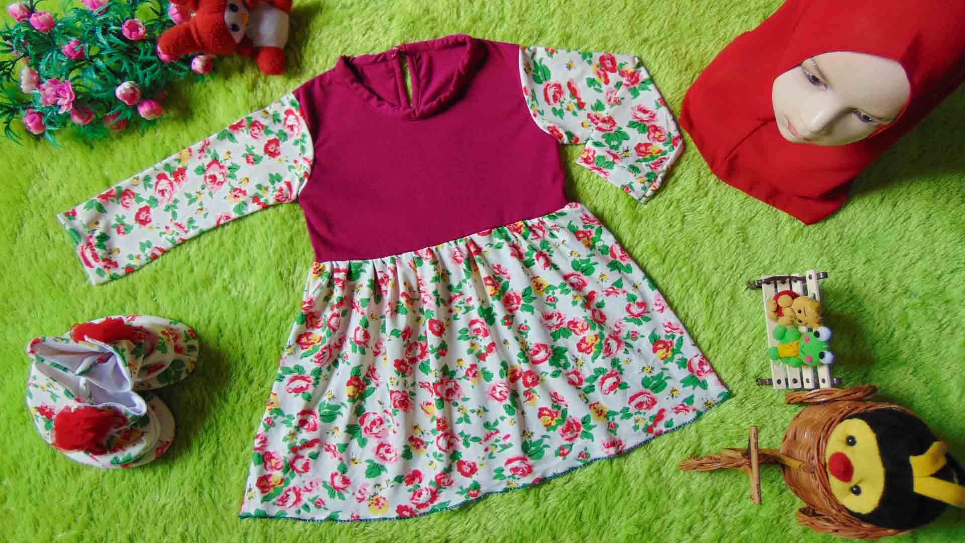 kembarshop - EKSKLUSIF Paket Gamis Baju Muslim Anak Bayi Perempuan plus Jilbab dan Sepatu Boots Bayi Bunga Merah Cantik 0-12 bulan