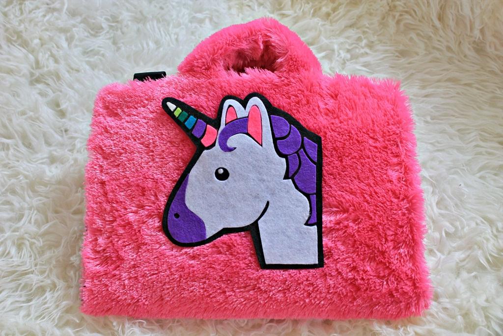 Unicorn Fanta Rasfur Bulu Lebat 13-14 Inch Softcase Tas Laptop Wanita Lucu