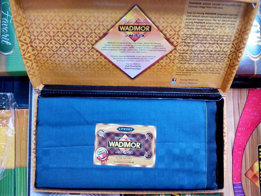 NDR-Store Sarung Wadimor Motif Polos Bahan Nyaman Dipakai Untuk Ibdah Shalat Acara Pernikahan Dan Acara Adat Tradisional Murah Tapi Berkwalitas