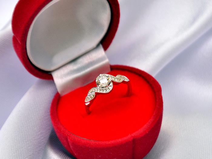 Cincin Wanita Perak Berlapiskan Emas Putih RL 057