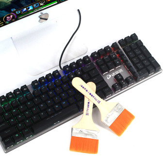 Gambar Mekanik keyboard desktop yang notebook pembersihan sikat