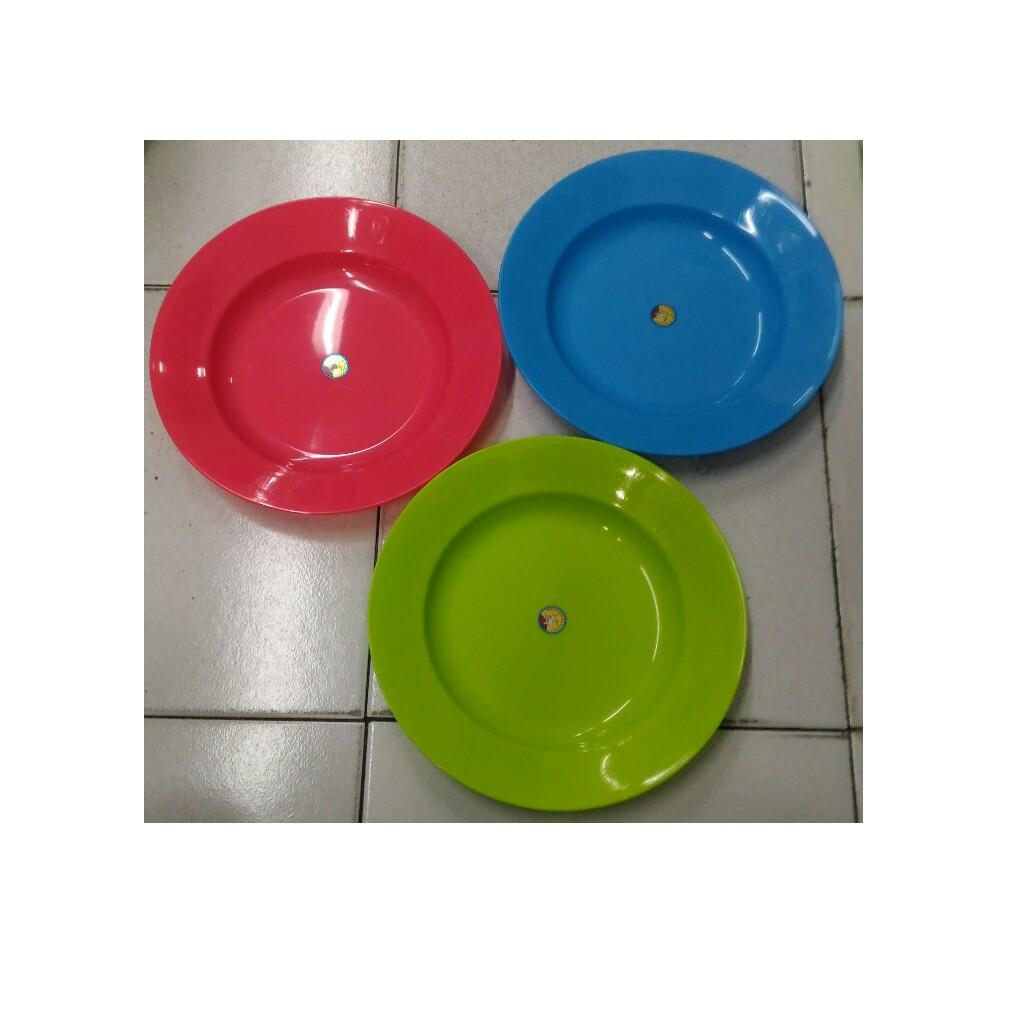 Piring makan plastik