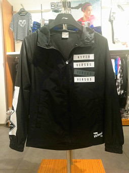 Harga LINING nyaman cepat kering ringan kebugaran jaket jaket mantel
(Standar hitam) Online Terbaru