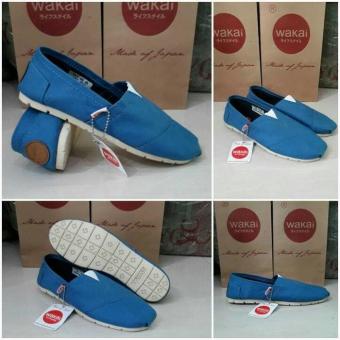 Gambar Sepatu Wakai Wanita Warna Biru Azure (Unisex)