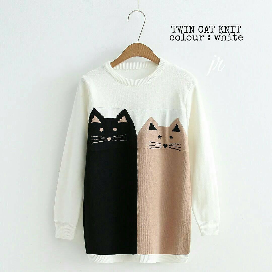 Twin Cat Knite Sweater