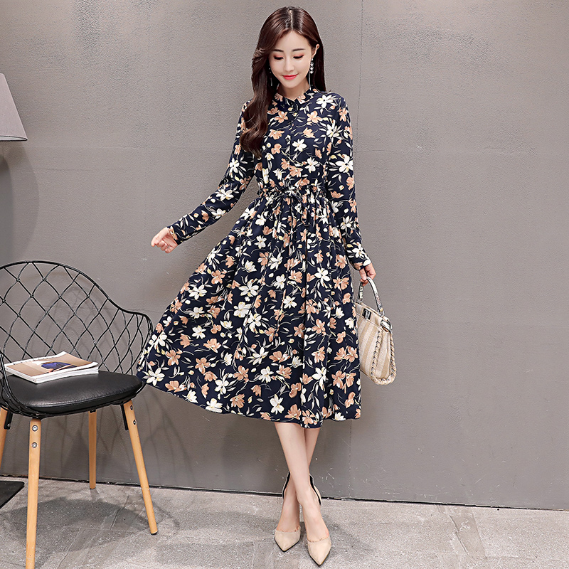 Flash Sale Versi Korea dari bagian panjang tali tipis Sebuah rok kata lengan panjang motif bunga gaun (Gelap bawah bunga biru)