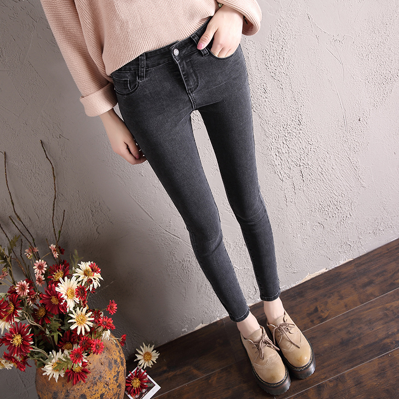 Versi Korea dari siswa Slim adalah celana panjang tipis celana stretch celana jeans (Hitam dan