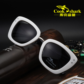 Gambar Cookshark luar ruangan putih wanita polarizer kacamata hitam