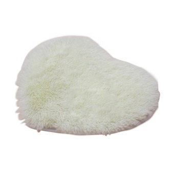 Gambar Moonar 40x30cm Lovely Heart Shape Absorbent Carpet Anti Slip Bath Mat Floor Rug (Creamy white)   intl